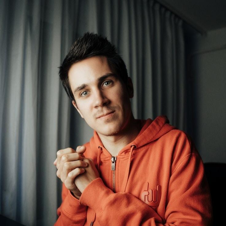 Portrait of Luca Marinelli, community mentor and Italian cuisine specialist